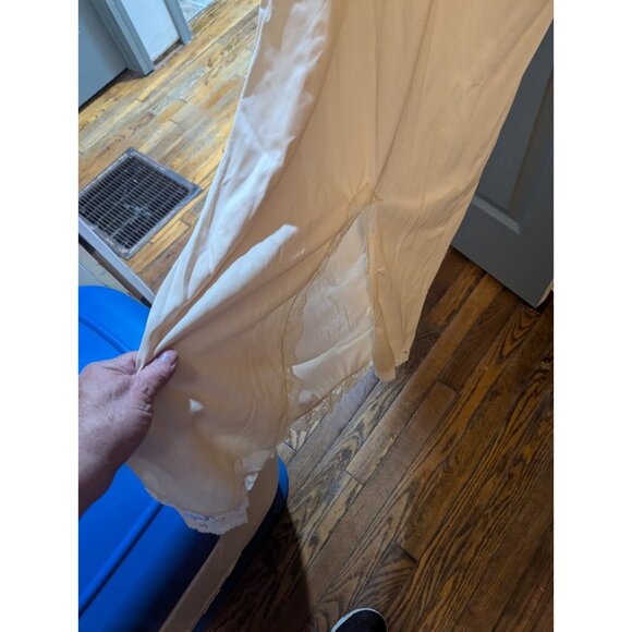 Vintage JC Penney Ivory Dress Slip Silky Nylon Full Length Front Slit Size 32 - Picture 4 of 7